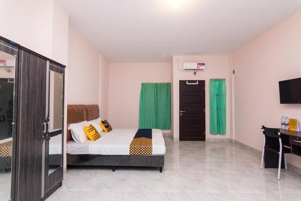 Oyo 1917 Mamora Homestay Batam Extérieur photo